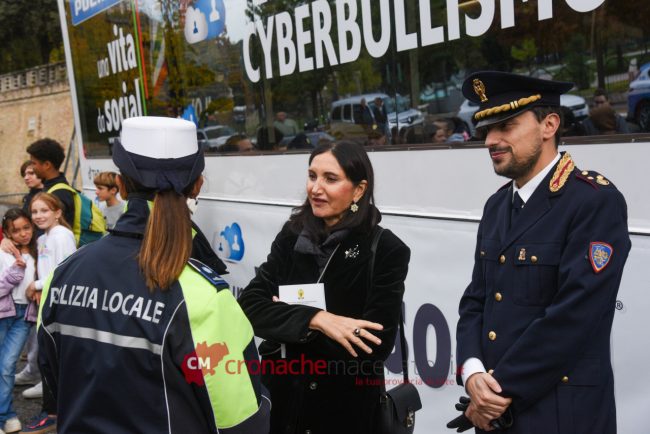Barabara Strappato_Truck Polizia_FF-16