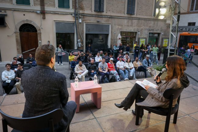 Il pubblico dell'Overtime Arena per Giuseppe Pastore