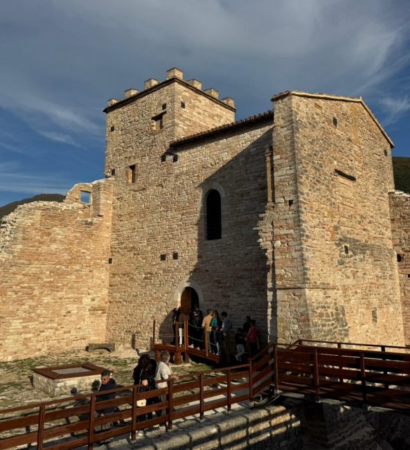 Prima apertura Rocca Varano (1)