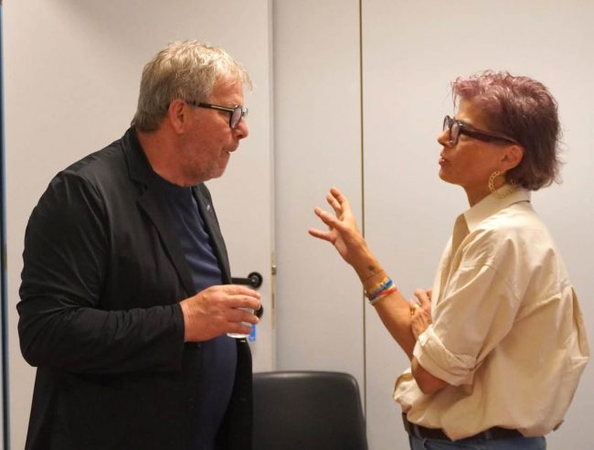 Scarponi dialoga con Loretta Genangeli