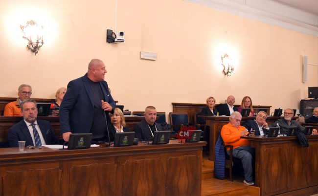 consiglio comunale ottobre 26 - polastrelli e maggioranza - civitanova - FDM (15)