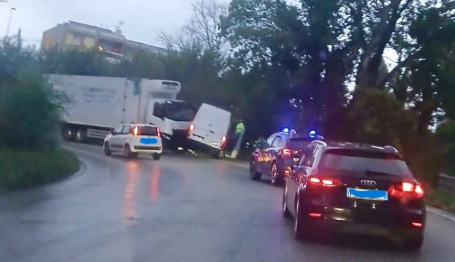 incidente macerata università via bramante polo bertelli (5)