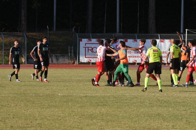 maceratese foligno tafferugli in campo 2
