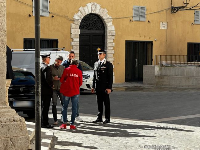 perruccelli-carabinieri-tolentino-operai_censored_censored