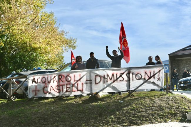 rifondazione comunista protesta consiglio straordinario muccia sisma 2
