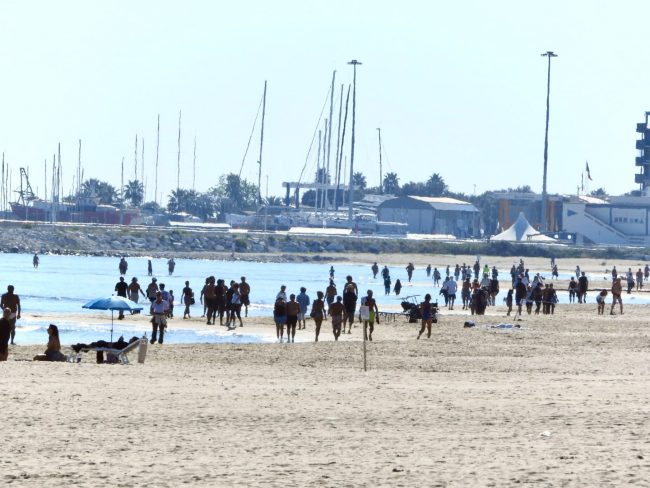spiagge affollate ottobre civitanova